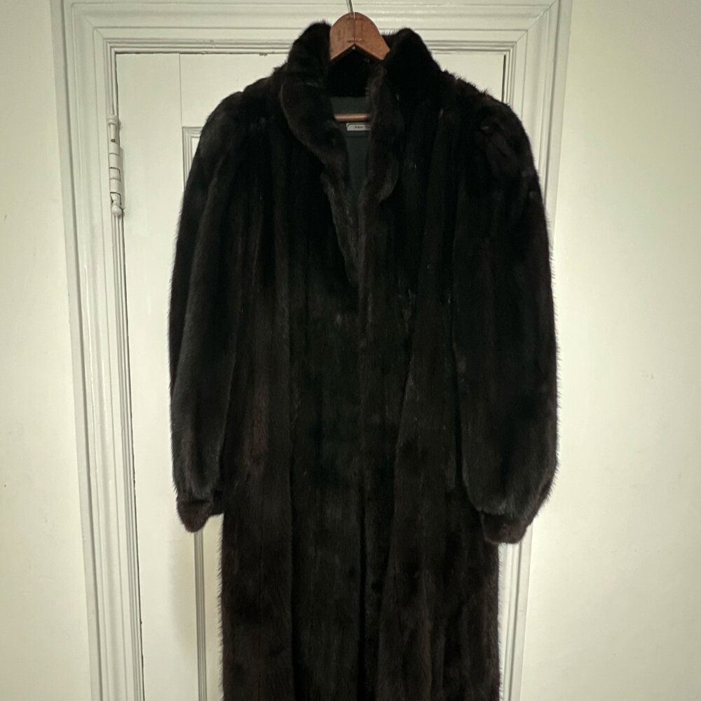 GORGEOUS AUTHENTIC MINK FUR FULL LENGTH MINK COAT Size LARGE IN BROWN